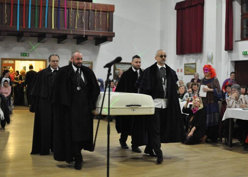 Pochovávanie basy Pochovávanie basy